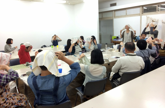 tokyo20141013_07_tenugui_demo.jpg